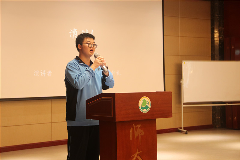 高二4钟礼.JPG