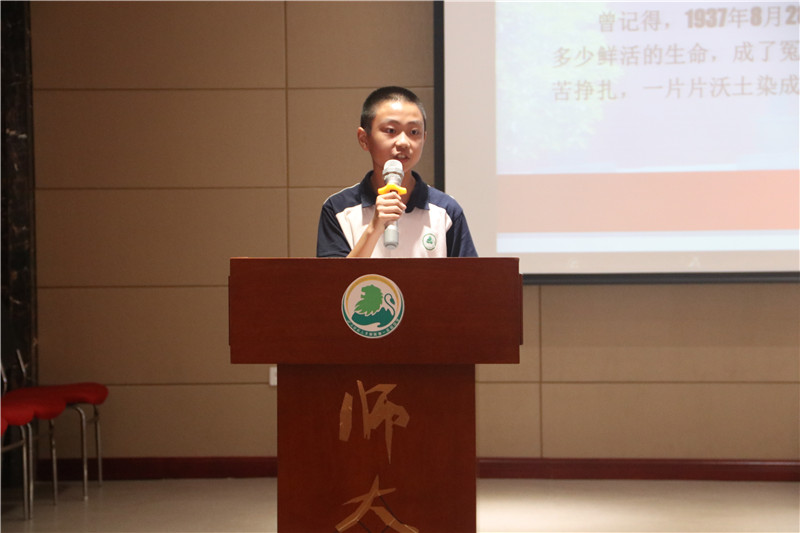初一8班黄铁汉.JPG